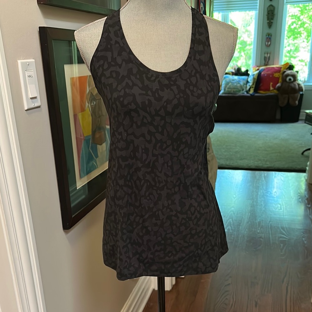 Lululemon Athletica black/Gray camo Fitted Tank Top